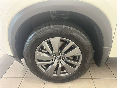 Used 2024 Nissan Pathfinder S image 34