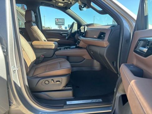 New 2026 Chevrolet Suburban High Country w/ Sun And Tow Package image 18