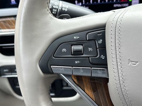 Used 2022 Cadillac Escalade ESV Premium Luxury Platinum image 27