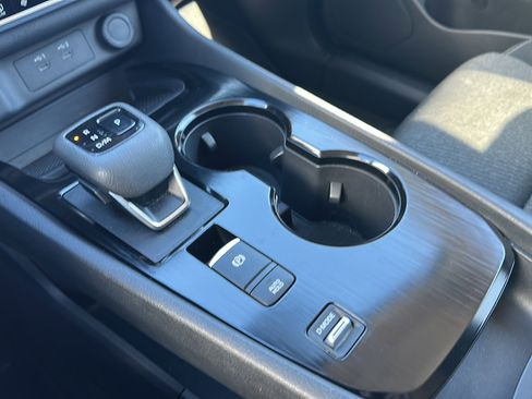 Certified 2025 Nissan Rogue SV image 34