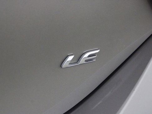 Used 2017 Toyota Corolla LE image 40