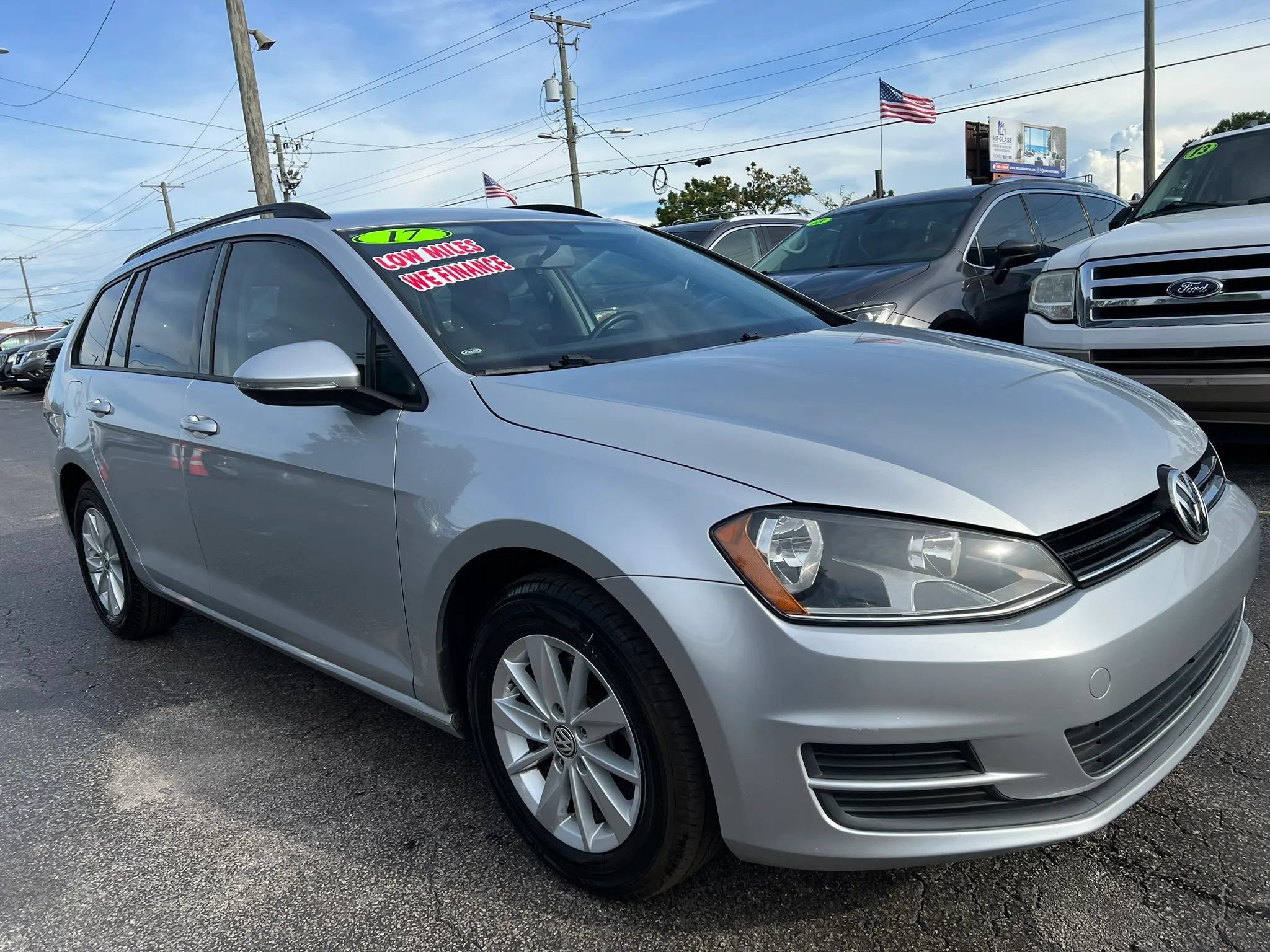 Used 2017 Volkswagen Golf S FWD image 4