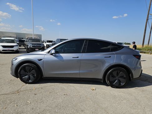 Used 2026 Tesla Model Y 2WD image 4