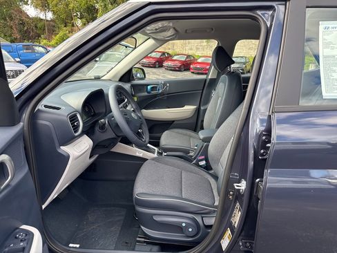 New 2025 Hyundai Venue Limited image 12