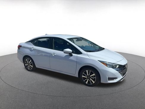 Used 2025 Nissan Versa SV image 2