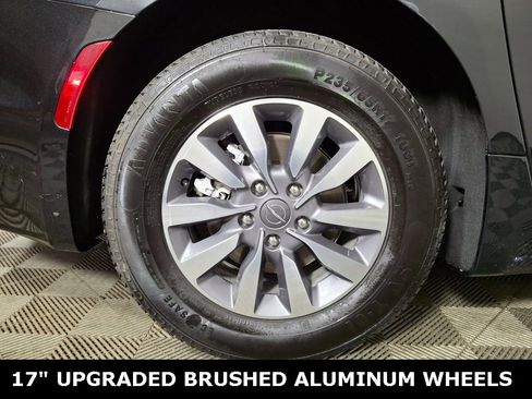 Used 2023 Chrysler Pacifica Touring-L image 33