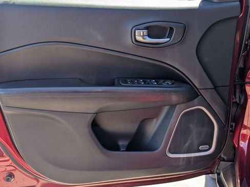 Used 2021 Jeep Compass Latitude w/ Sun and Sound Group FWD image 11