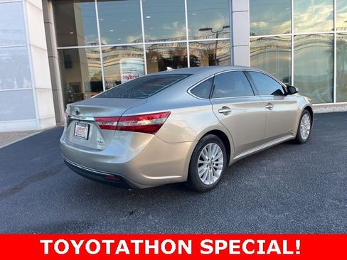 Used 2015 Toyota Avalon Limited image 3