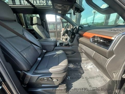 Used 2025 GMC Yukon XL Denali w/ Denali Reserve Package AWD/4WD image 27