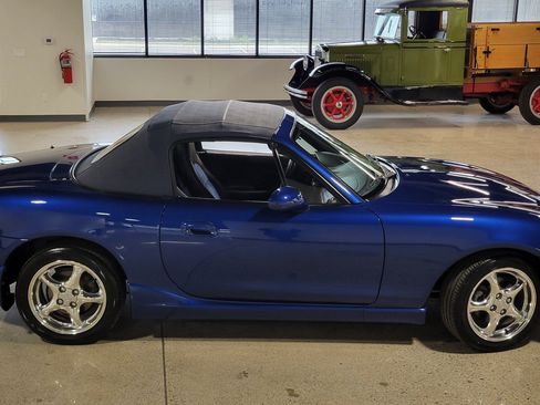 Used 1999 MAZDA MX-5 Miata RWD image 36
