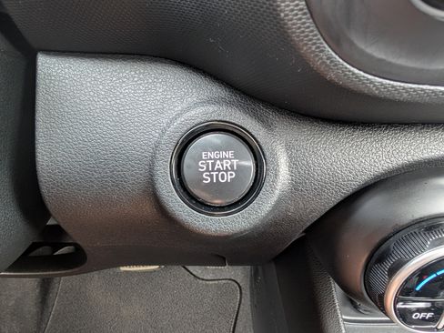 Used 2021 Hyundai Venue SEL w/ Premium Package image 31