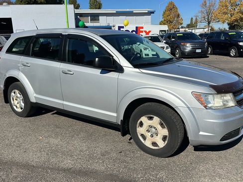 Used 2010 Dodge Journey SE image 2