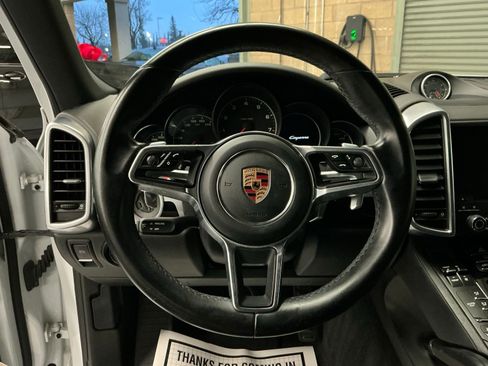 Used 2018 Porsche Cayenne Platinum Edition image 19