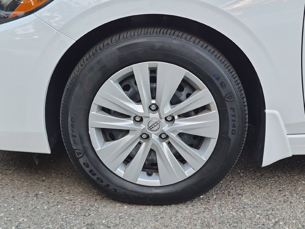 Used 2025 Nissan Sentra S FWD image 9