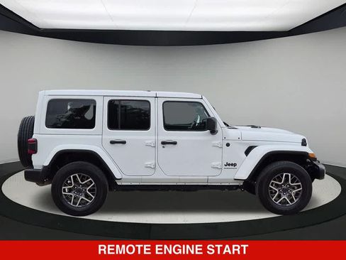 Used 2026 Jeep Wrangler Unlimited Sahara AWD/4WD image 7