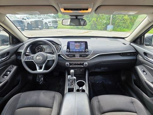 Used 2024 Nissan Altima 2.5 SV FWD image 18
