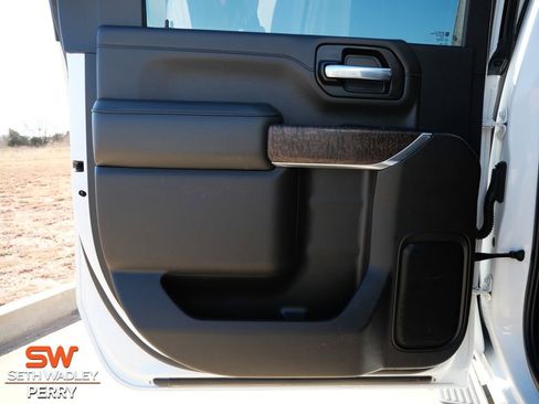 Used 2022 GMC Sierra 3500 Denali w/ Denali Ultimate Package image 12