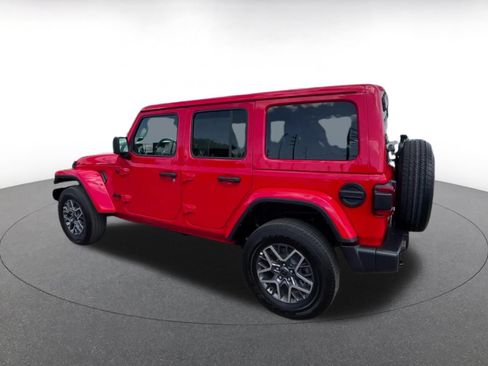 Used 2025 Jeep Wrangler Unlimited Sahara AWD/4WD image 10