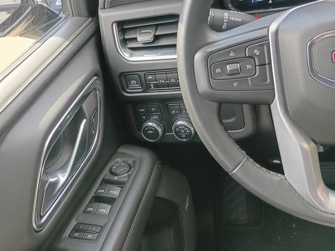 Used 2023 GMC Yukon SLT AWD/4WD image 10