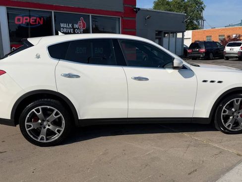 Used 2017 Maserati Levante AWD/4WD image 3
