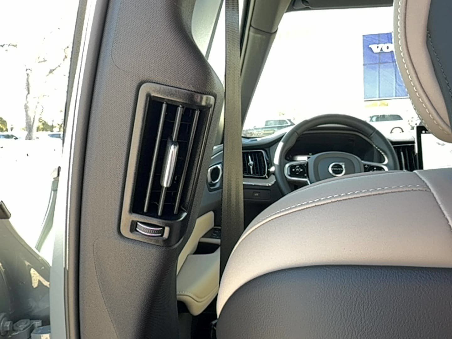 New 2026 Volvo XC60 B5 Plus w/ Protection Package Premier AWD/4WD image 17