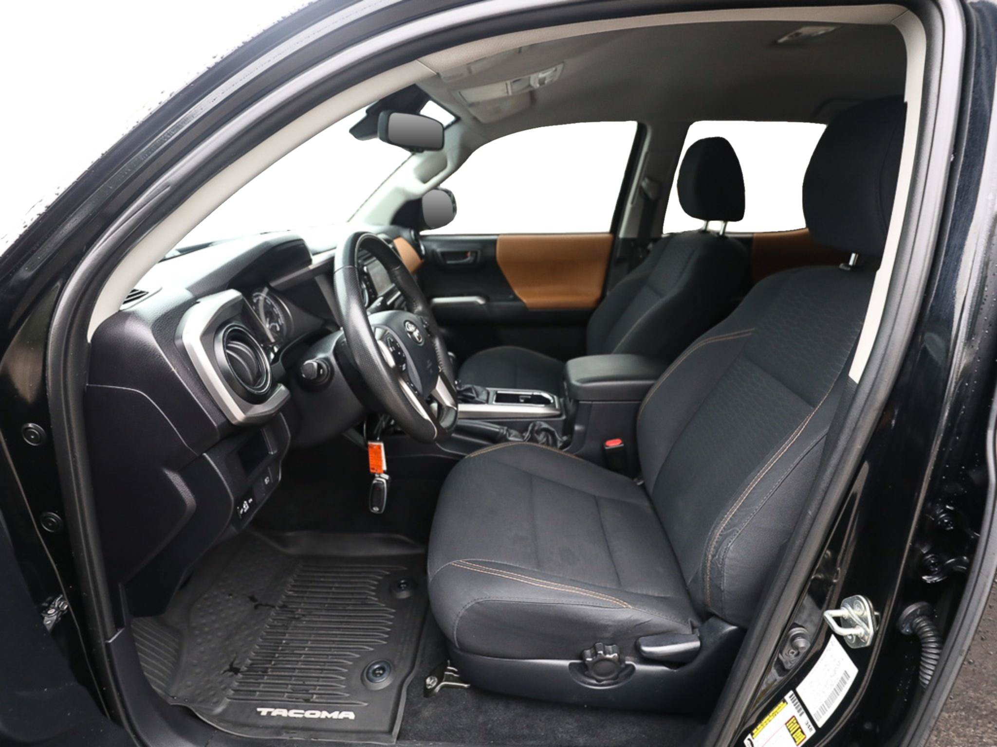 Used 2019 Toyota Tacoma SR5 AWD/4WD image 12