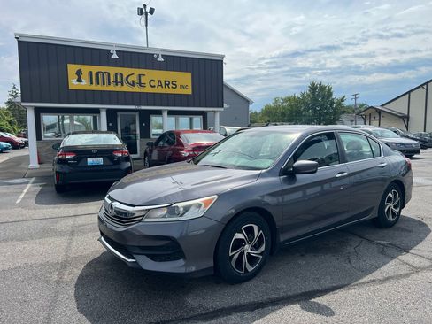 Used 2017 Honda Accord LX image 2