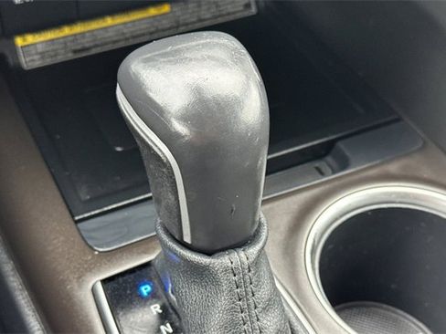 Used 2021 Toyota Camry XLE w/ Navigation Upgrade Package image 34