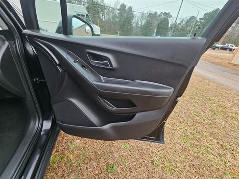 Used 2020 Chevrolet Trax LT w/ LT Convenience Package image 20