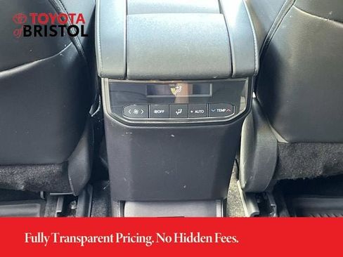 Used 2021 Toyota Highlander XLE AWD/4WD image 17