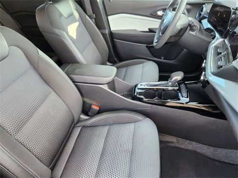 Used 2025 Chevrolet Trax LT image 26