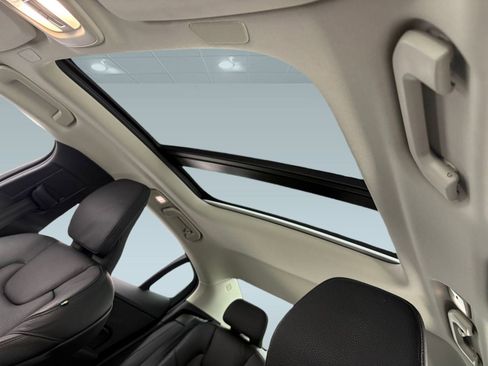 Used 2025 Volvo S60 B5 Plus image 13