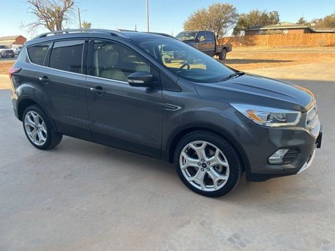 Used 2019 Ford Escape Titanium image 3