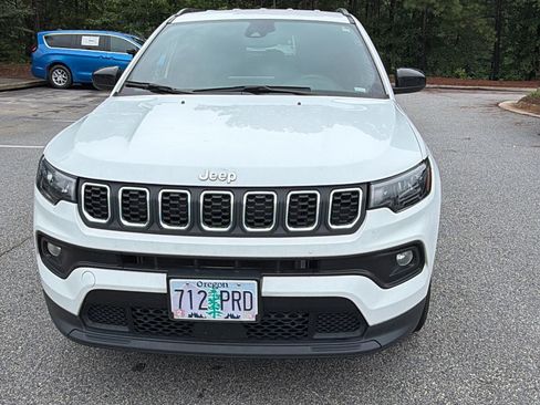 Used 2024 Jeep Compass Latitude AWD/4WD image 3