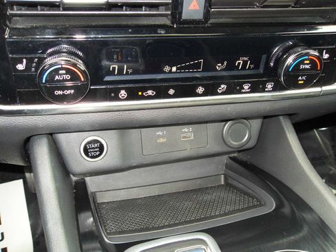 Used 2021 Nissan Rogue SV w/ Premium Package image 35