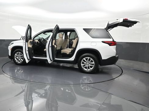 Used 2023 Chevrolet Traverse LS FWD image 39