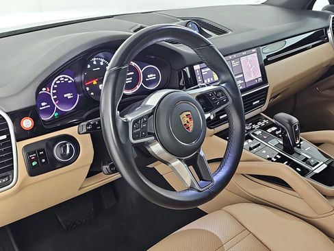 Used 2021 Porsche Cayenne AWD/4WD image 16