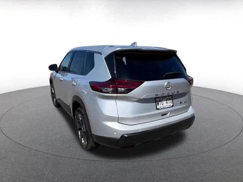 Used 2024 Nissan Rogue SV image 11