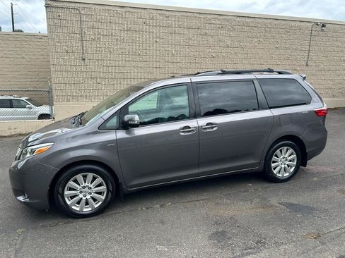 Used 2017 Toyota Sienna Limited Premium AWD/4WD image 8