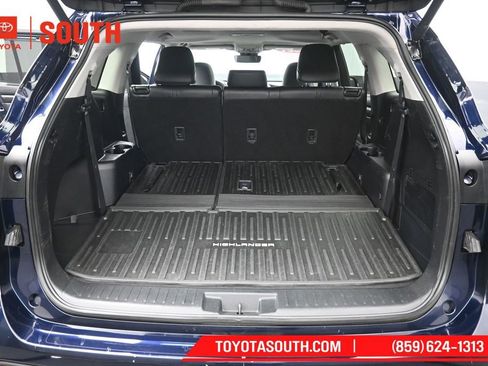 Used 2024 Toyota Highlander XLE AWD/4WD image 34