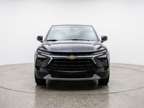 Used 2025 Chevrolet Blazer LT FWD image 2