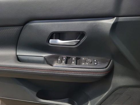 New 2025 Nissan Kicks SR image 17