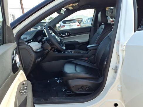 Used 2025 Jeep Compass Limited AWD/4WD image 17