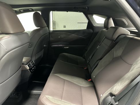 Certified 2025 Lexus RX 450h AWD w/ Convenience Package image 31