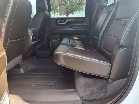 Used 2024 GMC Sierra 3500 Denali w/ Technology Package AWD/4WD image 18