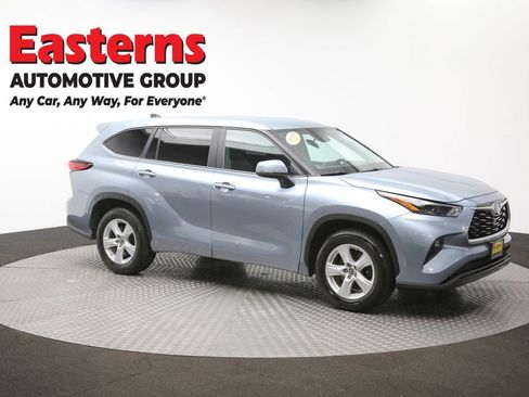 Used 2023 Toyota Highlander LE image 48