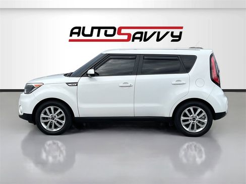 Used 2017 Kia Soul + image 4