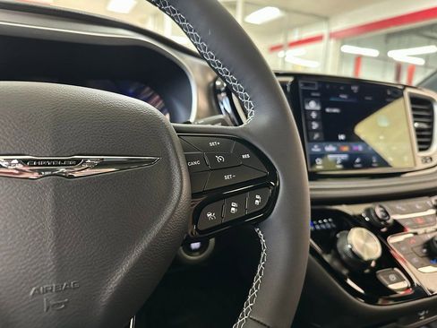 New 2026 Chrysler Pacifica Select w/ S Appearance Package FWD image 18