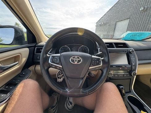 Used 2015 Toyota Camry XLE w/ Moonroof Package FWD image 10