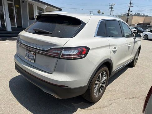 Used 2023 Lincoln Nautilus FWD w/ Premium Package image 7